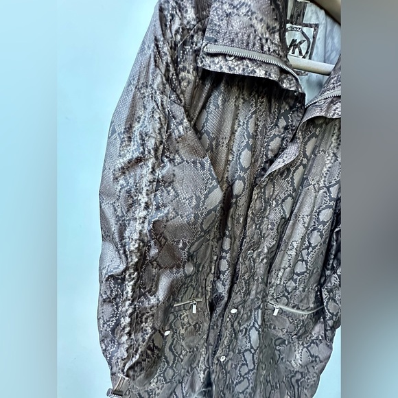 MICHAEL KORS WINDBREAKER JACKET, RAIN COAT, SNAKE PYTHON PRINT, PACKABLE size XL - Picture 11 of 13